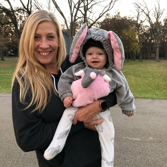 Meet your Poshers, Claudia & Kelly - Picture 7 of 10